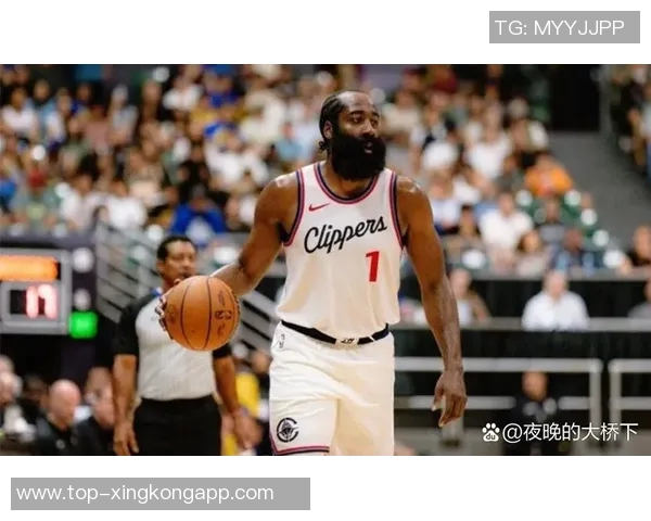 哈登全场表现亮眼贡献20分6板13助3断但7次失误影响球队节奏